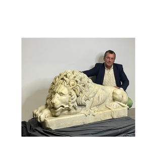 lion-monumental-en-marbre-blanc-de-carrare-fin-xviiie-siecle-debut-xix