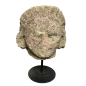Suite de quatre fragments en pierre calcaire figurant des visages humains stylisés origine médiévale