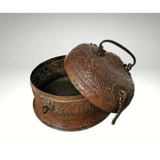 Important copper chapati box – early 19th century, Lucknow / Uttar Pradesh