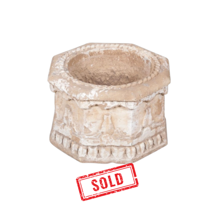 Tête de puit de cuisine de château en grés sculpté France XVIIème siècle