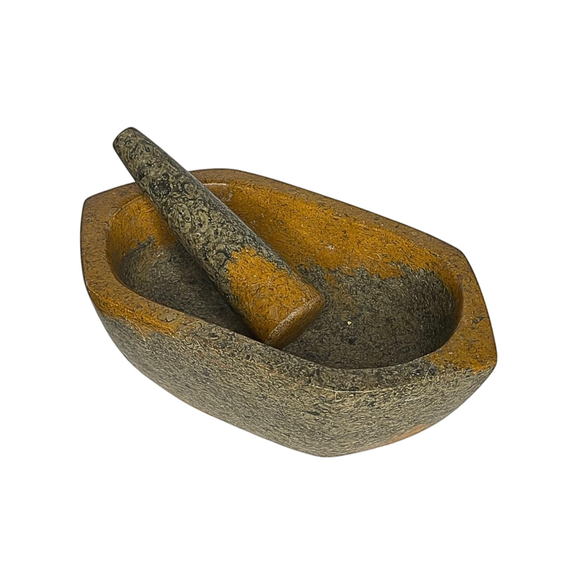 Small two-tone oval shaped marble mortar, accompanied by its marble pestle. 18th Century.