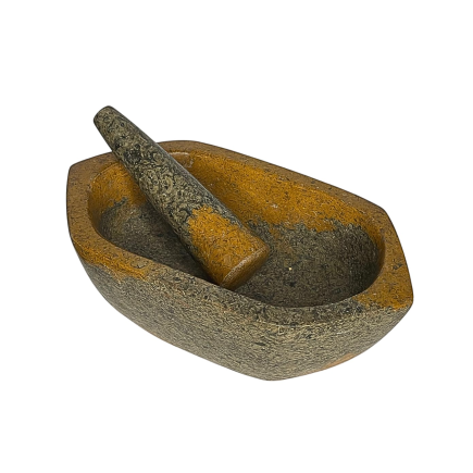 Small two-tone oval shaped marble mortar, accompanied by its marble pestle. 18th Century.