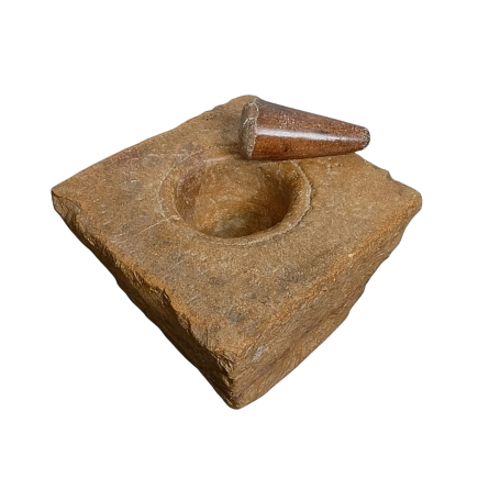 Yellow square-shaped marble mortar, accompanied by its marble pestle. 18th Century.