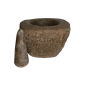 Mortier de forme ronde carrée en pierre granitique, accompagné de son pilon conique en marbre.  XVIII ème siècle.