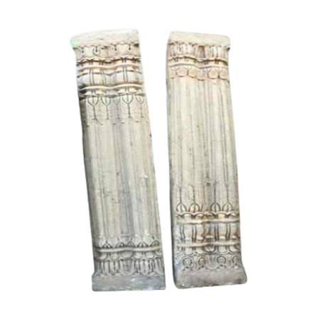 Paire de doubles demi-colonnes monobloc en grès rose sculpté à décor de palmettes XVIII ème siècle