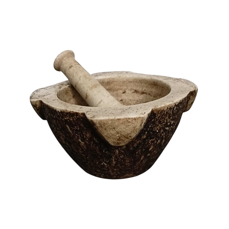 Mortier rond en marbre blanc sculpté, accompagné de son pilon conique en marbre blanc. Fin du XVIII ème siècle.