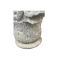 Chapiteau en marbre blanc monobloc finement sculpté, de style corinthien. Fin du XVII ème siècle ou antérieur.