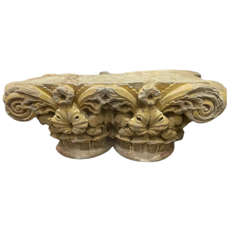 Chapiteau double d'applique en pierre sculptée en haut relief.  XIII ème - XIV ème siècle.