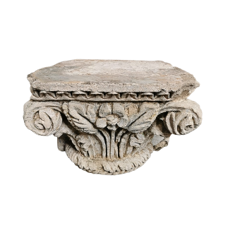 Paire de chapiteaux corinthiens en pierre sculptée. Début XVII ème siècle.