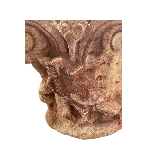 Chapiteau d’applique en pierre, sculpté sur trois faces. XII ème - XIII ème siècle.