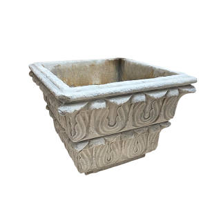 Paire de vasques monobloc en marbre blanc de forme carrée. Début du XIX ème siècle.