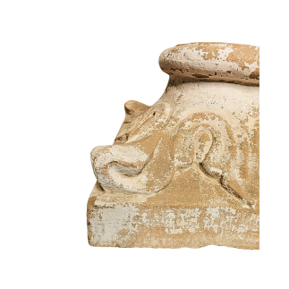 Paire de bases de colonnes corinthiennes en pierre sculptée toutes faces. XVIII ème siècle.