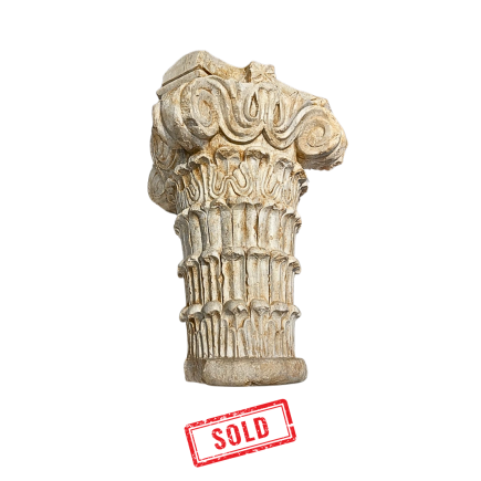 Important chapiteau corinthien en marbre blanc. XVIII ème siècle.