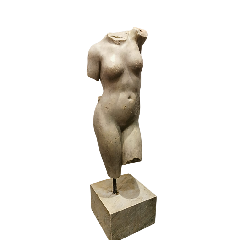 Torse féminin en marbre blanc. XVIII ème siècle ou antérieure.
