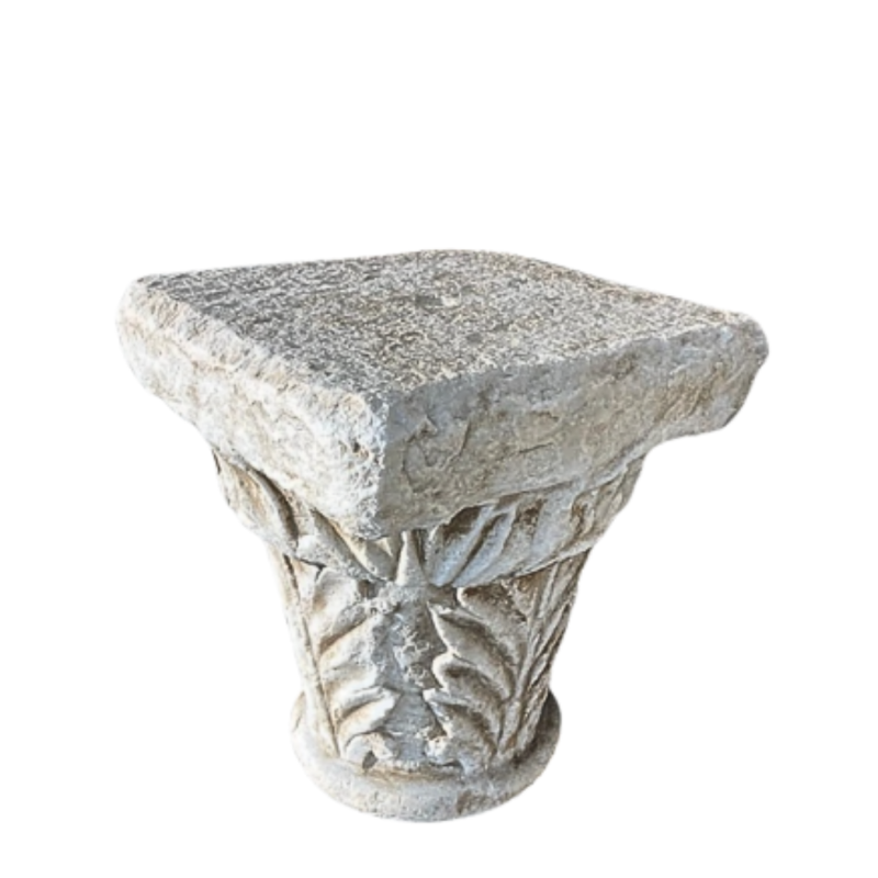 Chapiteau en marbre sculpté toutes faces. XVIII ème siècle ou antérieur.