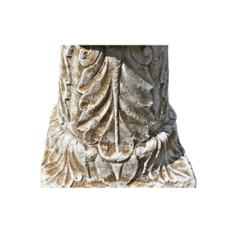 Chapiteau en marbre sculpté toutes faces. XVIII ème siècle ou antérieur.