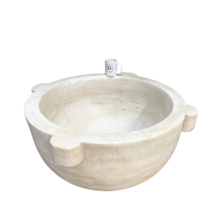 Important mortier en marbre blanc sculpté. Fin du XVIII ème ou début du XIX ème siècle.