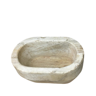 Oval monolithic basin in white marble. Early 18th Century.