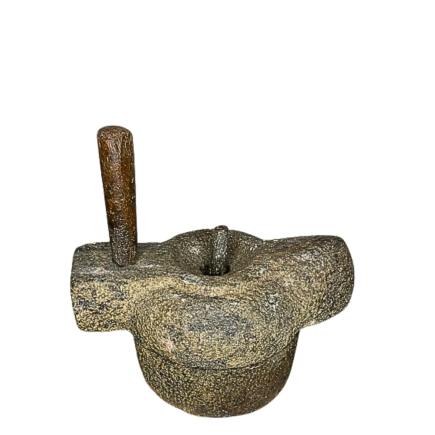 Moulin à sel taillé dans un bloc de granite. XVIIᵉ siècle.