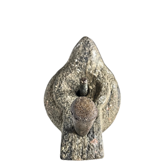 Moulin à sel taillé dans un bloc de granite. XVIIᵉ siècle.