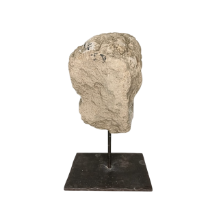 Tête d'homme Moghol moustachu et enturbannée en pierre. XVIII ème siècle.