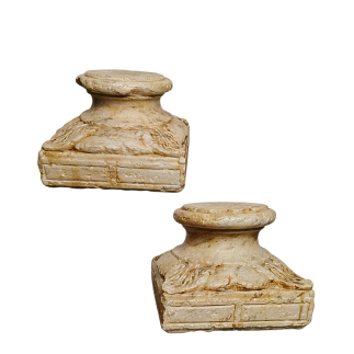 Paire de bases de colonnes en marbre blanc à décor de feuillage stylisé. XIV - XV ème siècle ou antérieure.
