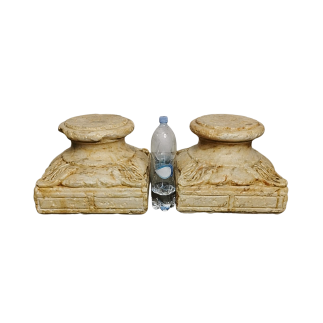 Paire de bases de colonnes en marbre blanc à décor de feuillage stylisé. XIV - XV ème siècle ou antérieure.