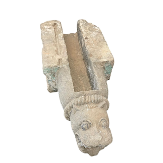 Gargouille primitive en grès beige. Fin XVIᵉ siècle - Début XVIIᵉ siècle.