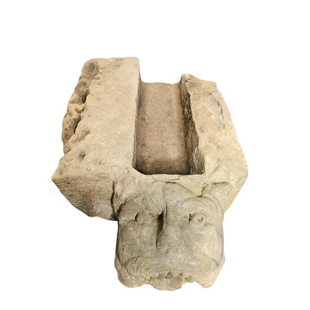 Gargouille primitive en grès beige. Fin XVI ème siècle, début XVII ème.