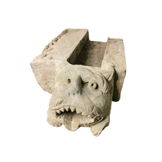 Gargouille primitive en grès beige. Fin XVI ème siècle, début XVII ème.
