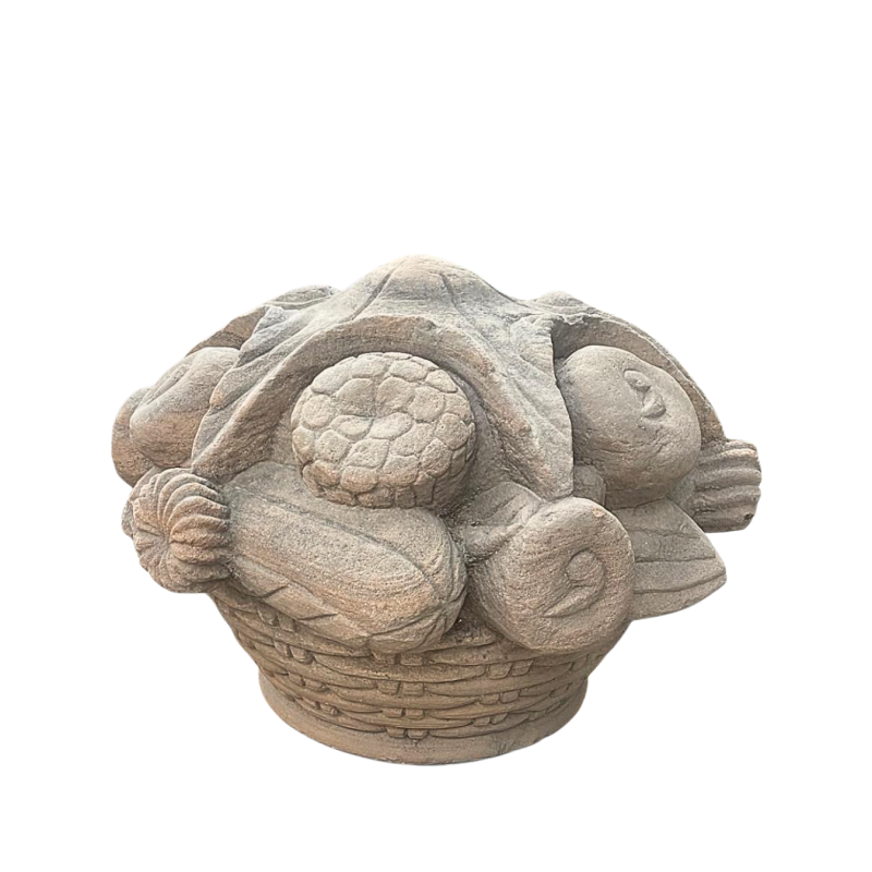Panier de fruits en pierre sculptée. XIX ème siècle.