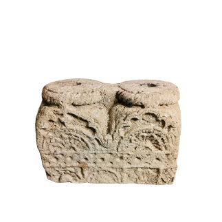 Base de colonne double en pierre sculptée. XVII ème siècle.