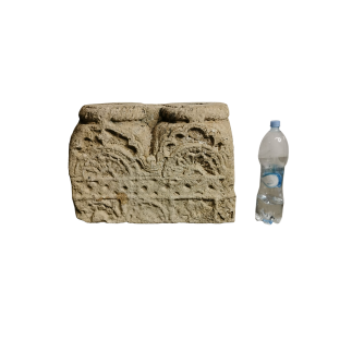 Base de colonne double en pierre sculptée. XVII ème siècle.