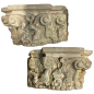 Paire de chapiteaux en pierre sculptée sur trois faces. Fin XVIII ème siècle.