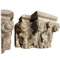 Paire de chapiteaux en pierre sculptée sur trois faces. Fin XVIII ème siècle.