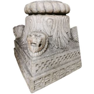 Paire de bases de colonnes en marbre blanc sculpté. Fin XVII ème siècle ou début XVIII ème siècle.