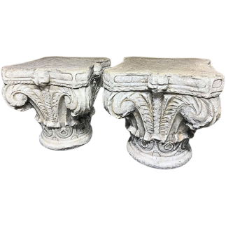 Paire de chapiteaux sculptés toutes faces, en marbre blanc. Epoque Bysantine, XIV -XV ème siècle ou antérieure.