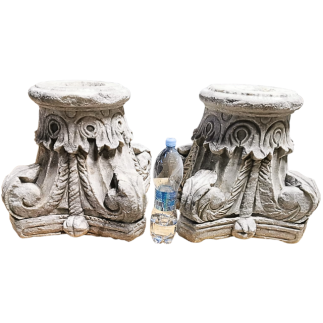 Paire de chapiteaux sculptés toutes faces, en marbre blanc. Epoque Bysantine, XIV -XV ème siècle ou antérieure.