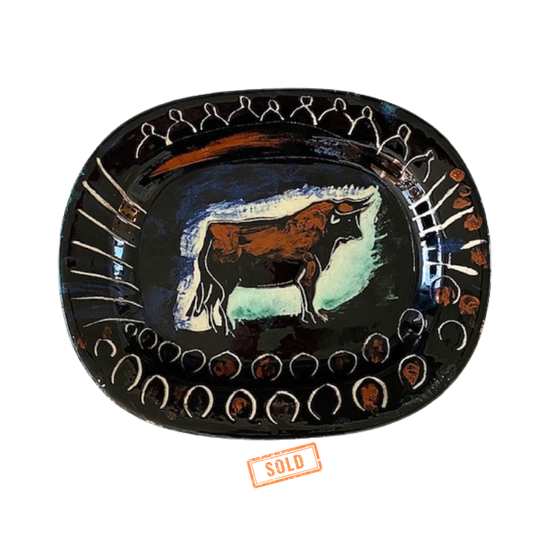 Pablo PICASSO (1881-1973) – MADOURA. TAUREAU DANS L’ARENE. 1948. Pablo PICASSO (1881-1973) – MADOURA. TAUREAU DANS L’ARENE. 1948.