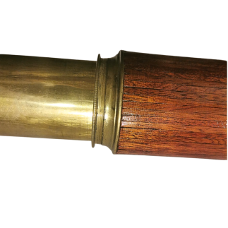 Longue-vue de marine en laiton et en bois teinté à un tirage. XIX ème siècle.