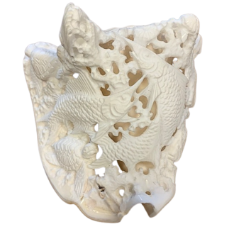 Carved shell Strombus Costatus