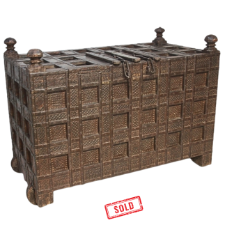 Chest from Gujarat in teak and iron (very big size)