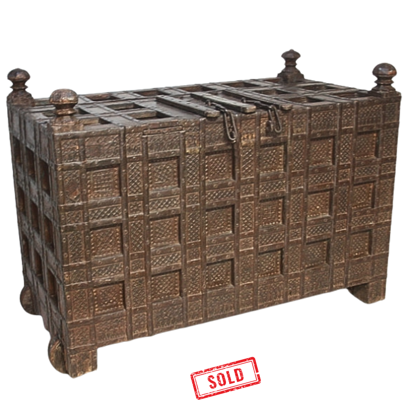 Chest from Gujarat in teak and iron (very big size)
