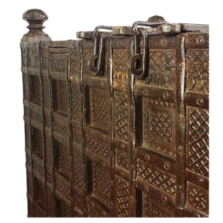 Chest from Gujarat in teak and iron (very big size)